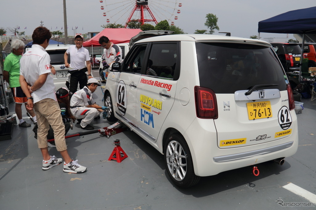 サーキットの場内実行でおなじみのピエール北川アナウンサーがレースに挑戦！