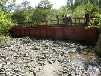 水路に土砂が堆積した、幾寅～落合間の登満川橋りょう。