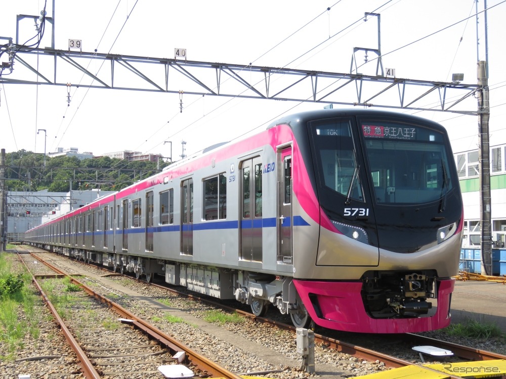 このほど完成した京王電鉄5000系。9月から営業運転に入る。