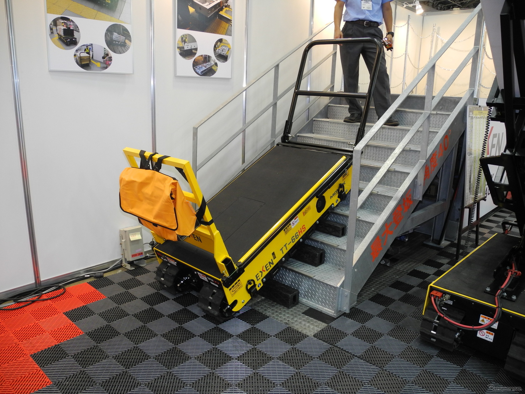 エクセンのクローラー式運搬台車「バッテリートラック」