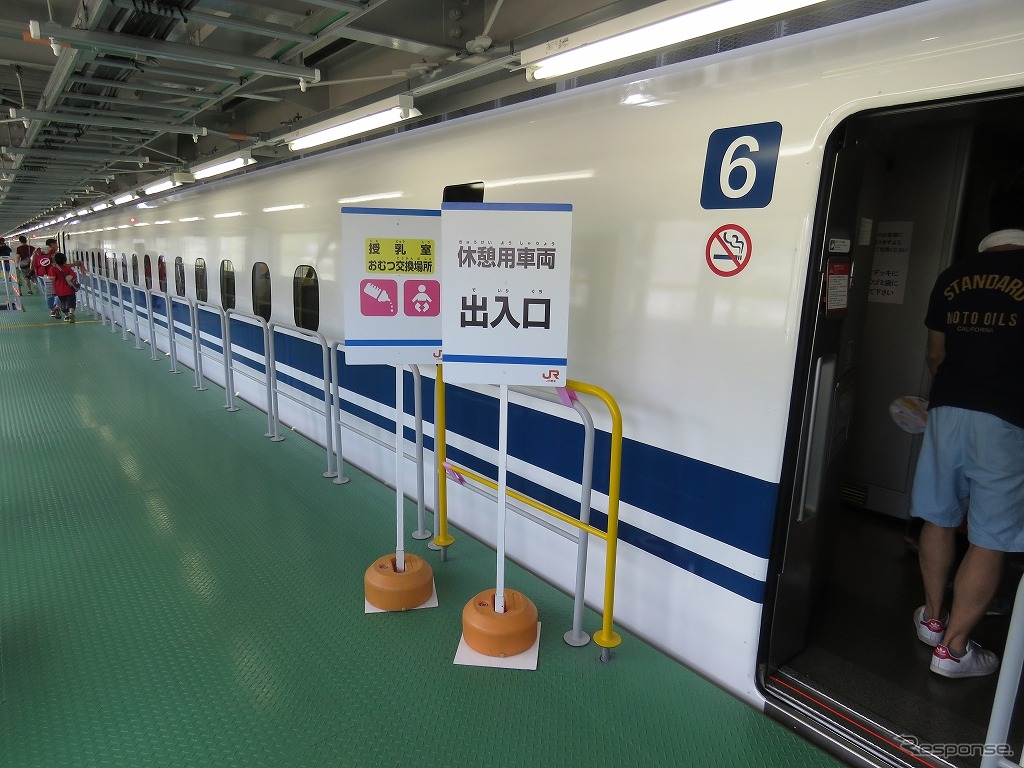 一部の車両は休憩用として一般に開放されていた。