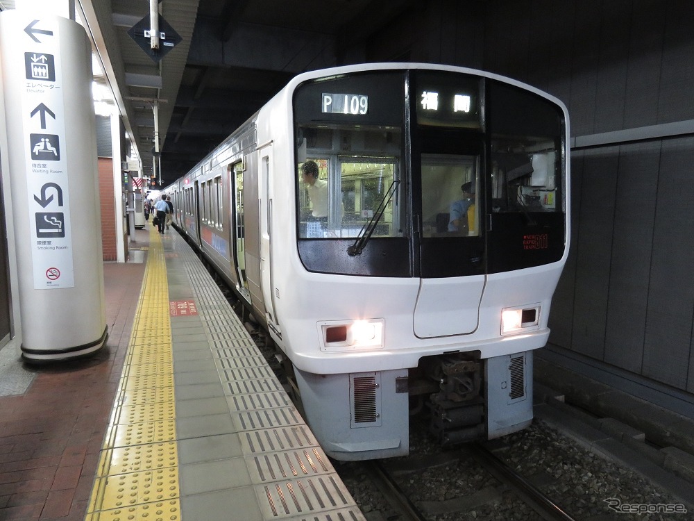 区間別輸送密度が最も大きかった鹿児島本線小倉～博多間はJR九州発足時に比べ2割ほど増えている。写真は博多駅。