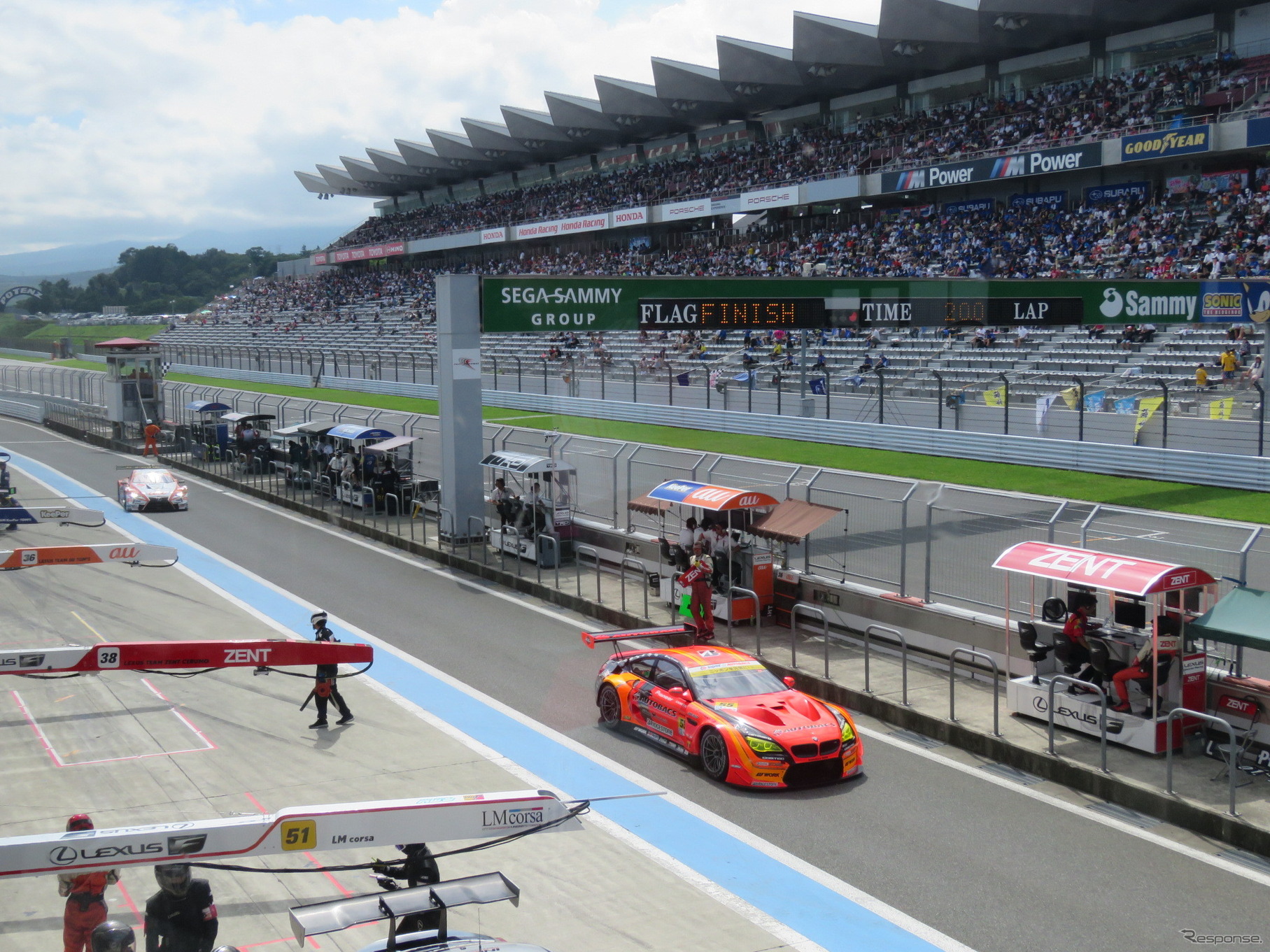 決勝日3万3500人の観衆が熱戦を見守った。