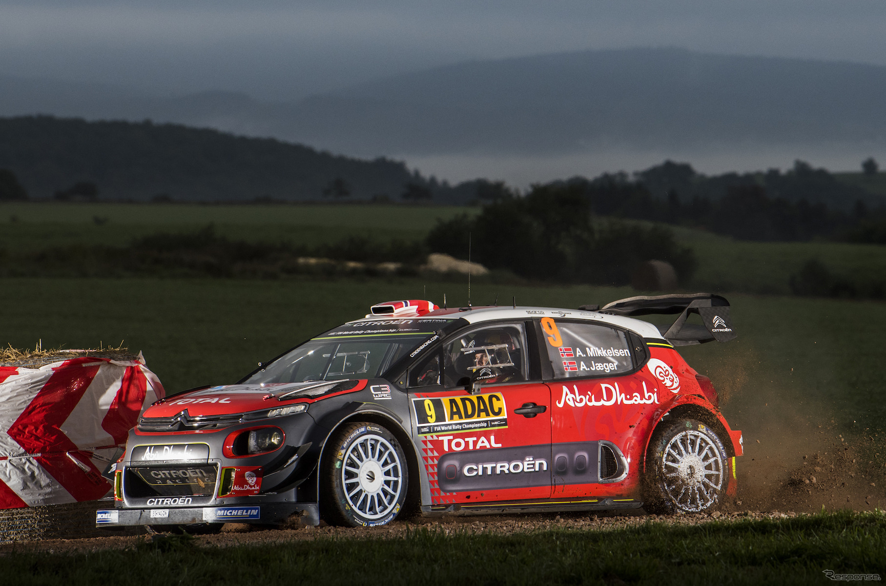 2位の#9 ミケルセン（シトロエンC3 WRC）。