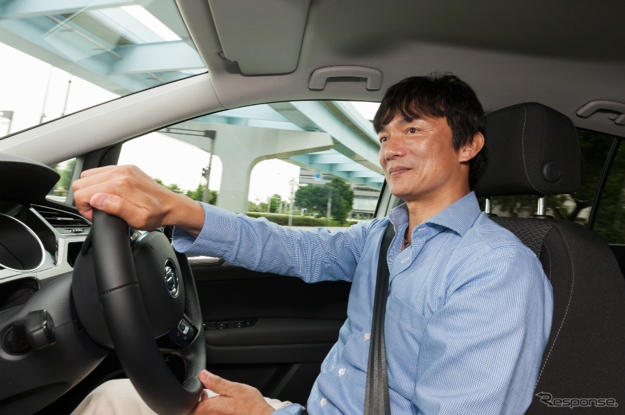 日産 セレナと岡本幸一郎氏