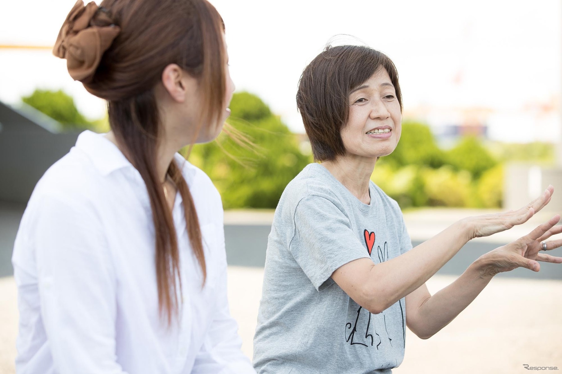 日産 リーフ オーナー5名が「リーフ愛」を語った。進行はモータージャーナリストの青山尚輝氏