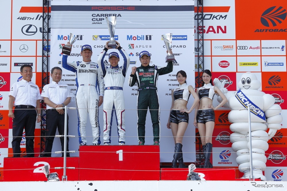 オーバーオールクラス表彰台(左から)　#9 武井 真司、#89 三笠　雄一、#7 星野 敏