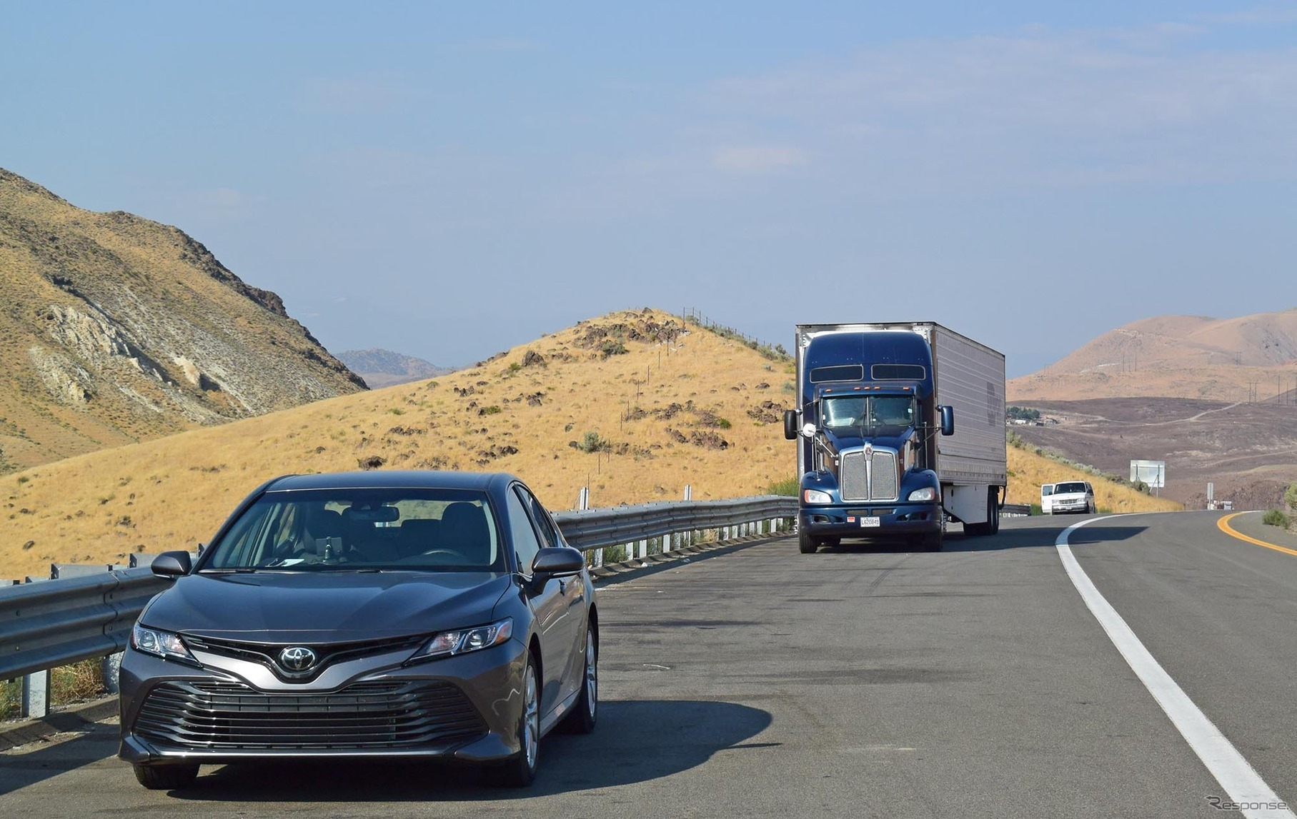 ネヴァダ州に入ると山容がガラリと変わる。州による景観の違いは誰の目にもハッキリとわかるものだった。