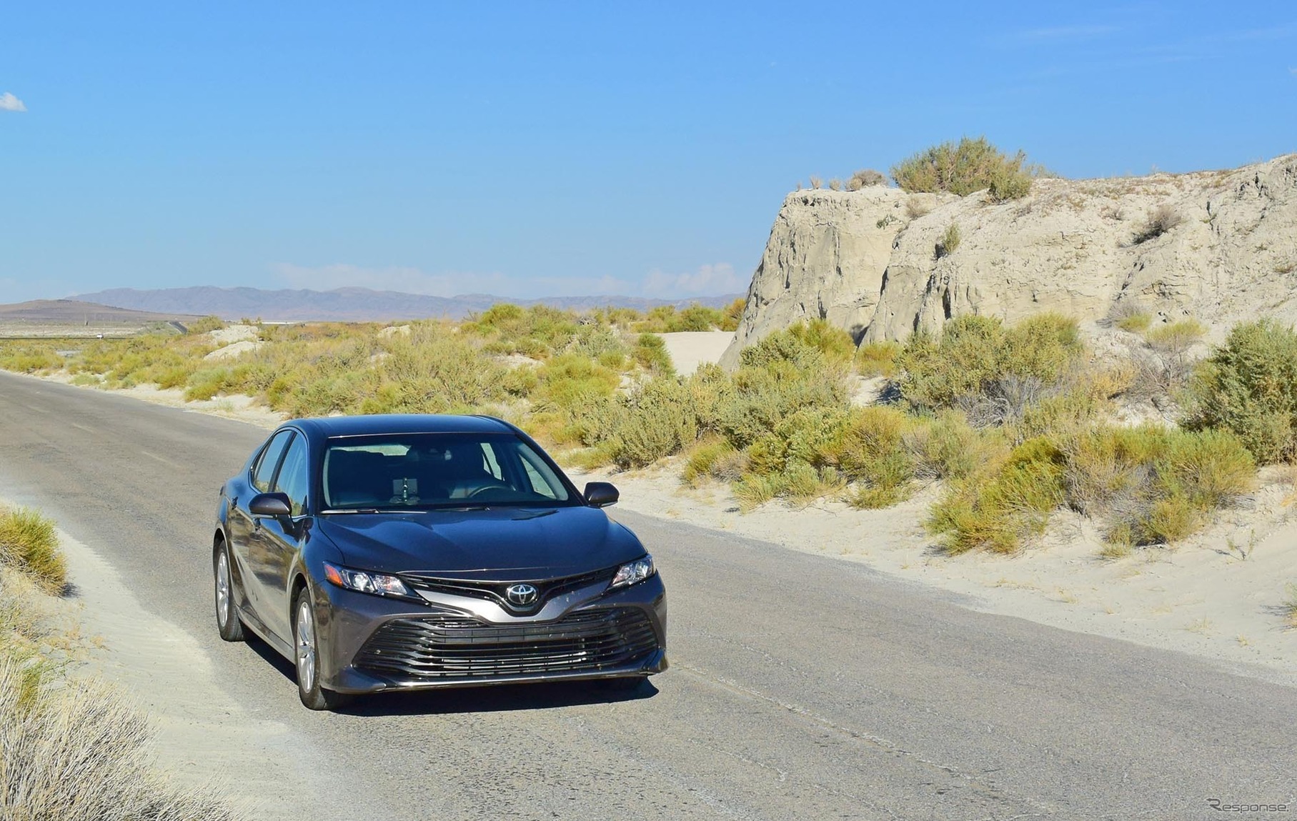 ユタ州の地方道にて。ローカル色豊かな景観であった。