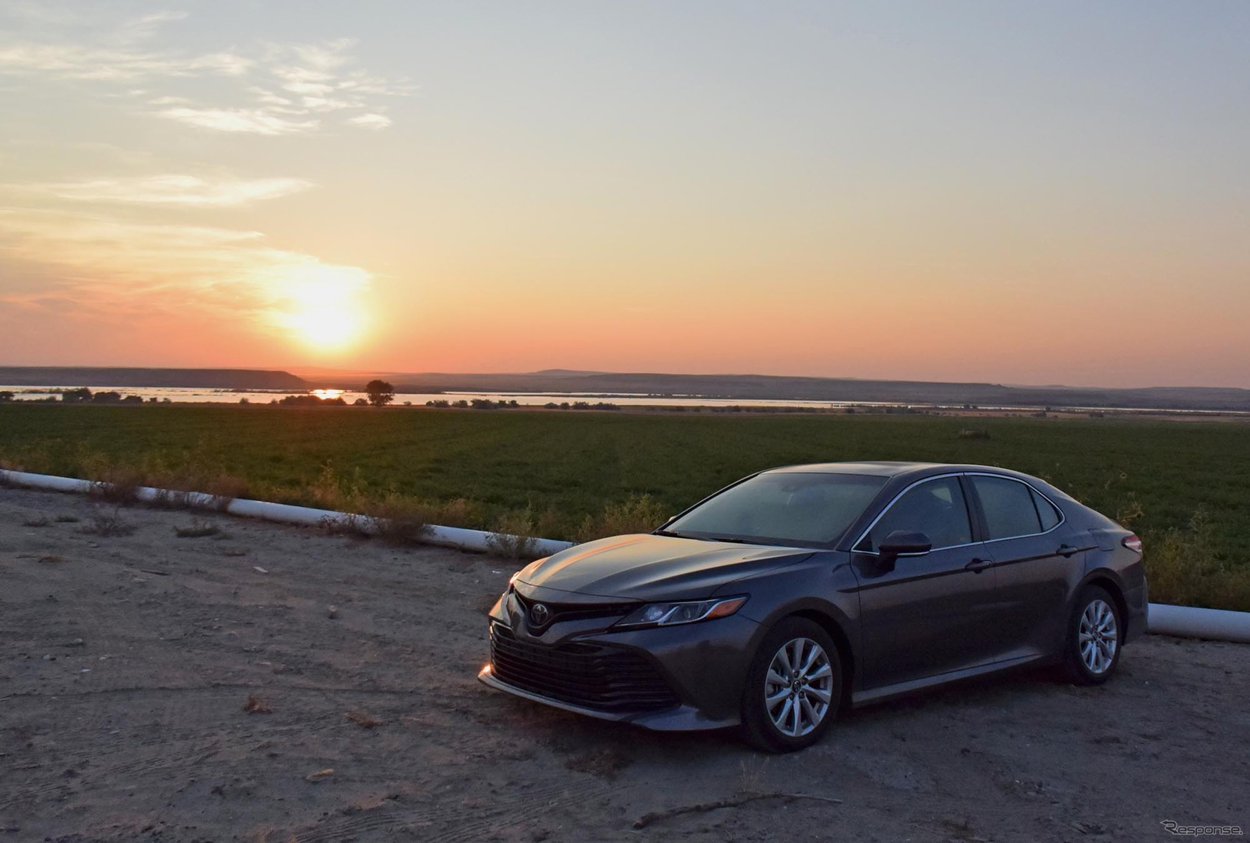 ワイオミング州、ボイセンダム湖付近にて日食当日の日の出を迎えた。