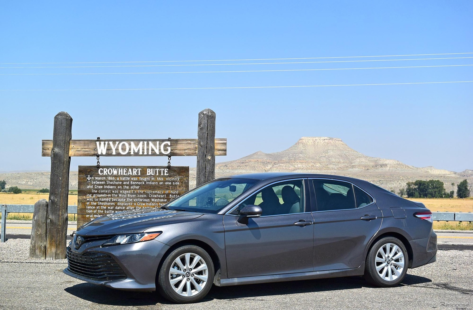 ワイオミングの山をバックに記念撮影。