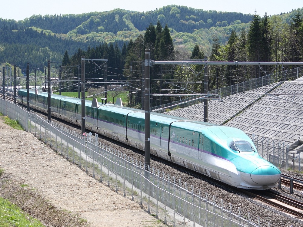 3日間コースは『はやぶさ』（写真）など新幹線の列車を乗り継ぎながら新函館北斗～鹿児島中央間を縦断する。