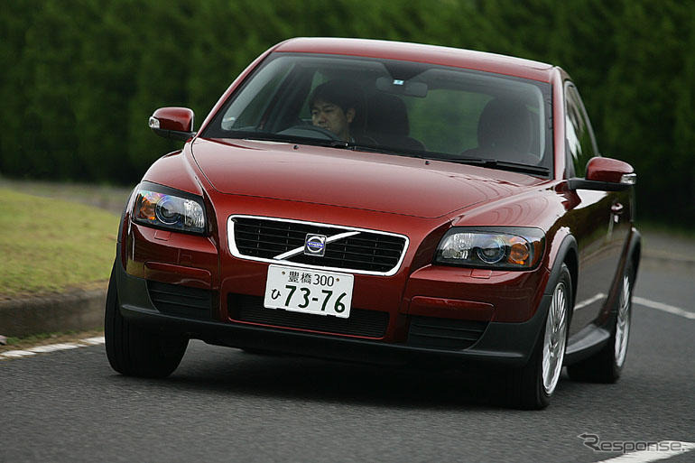 【ボルボ C30 新型登場】エントリーモデルを感じさせない走り