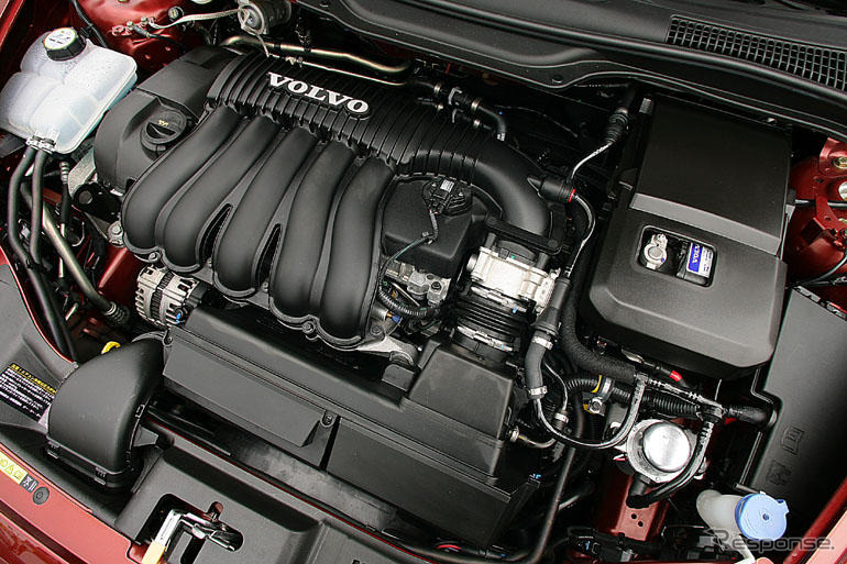 【ボルボ C30 新型登場】エントリーモデルを感じさせない走り