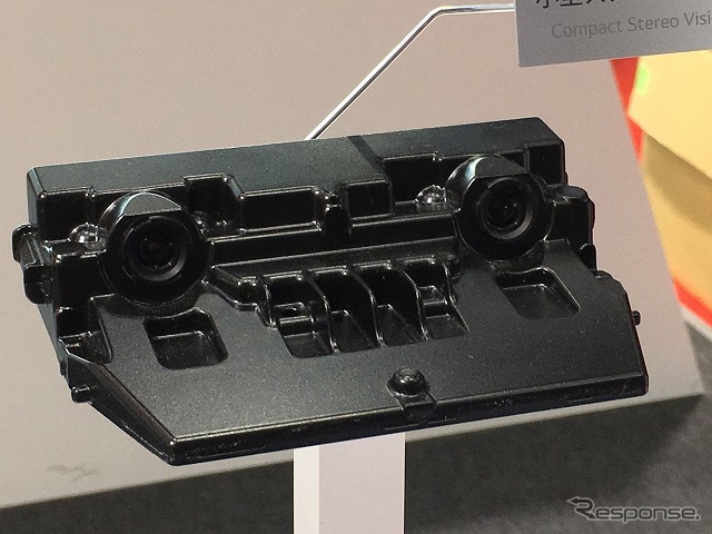 ダイハツ車に採用されたステレオカメラ。価格を下げるために構造は簡素化されている。