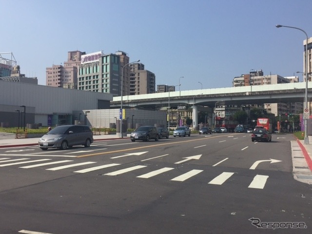 台湾市内の綺麗な道路