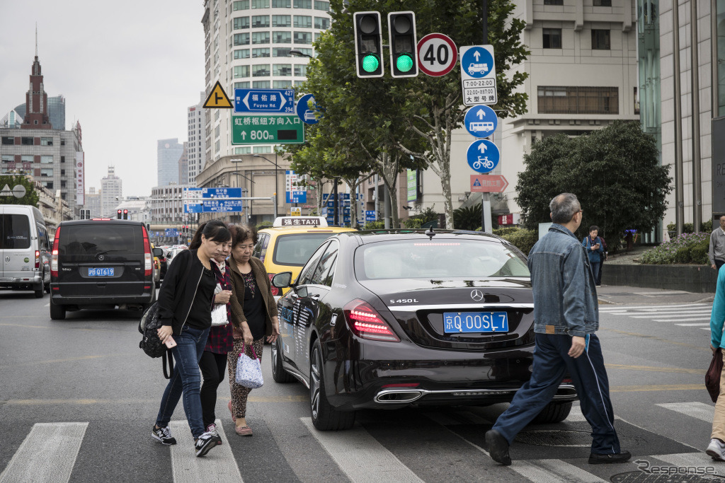 中国上海でテストを開始したメルセデスの自動運転車