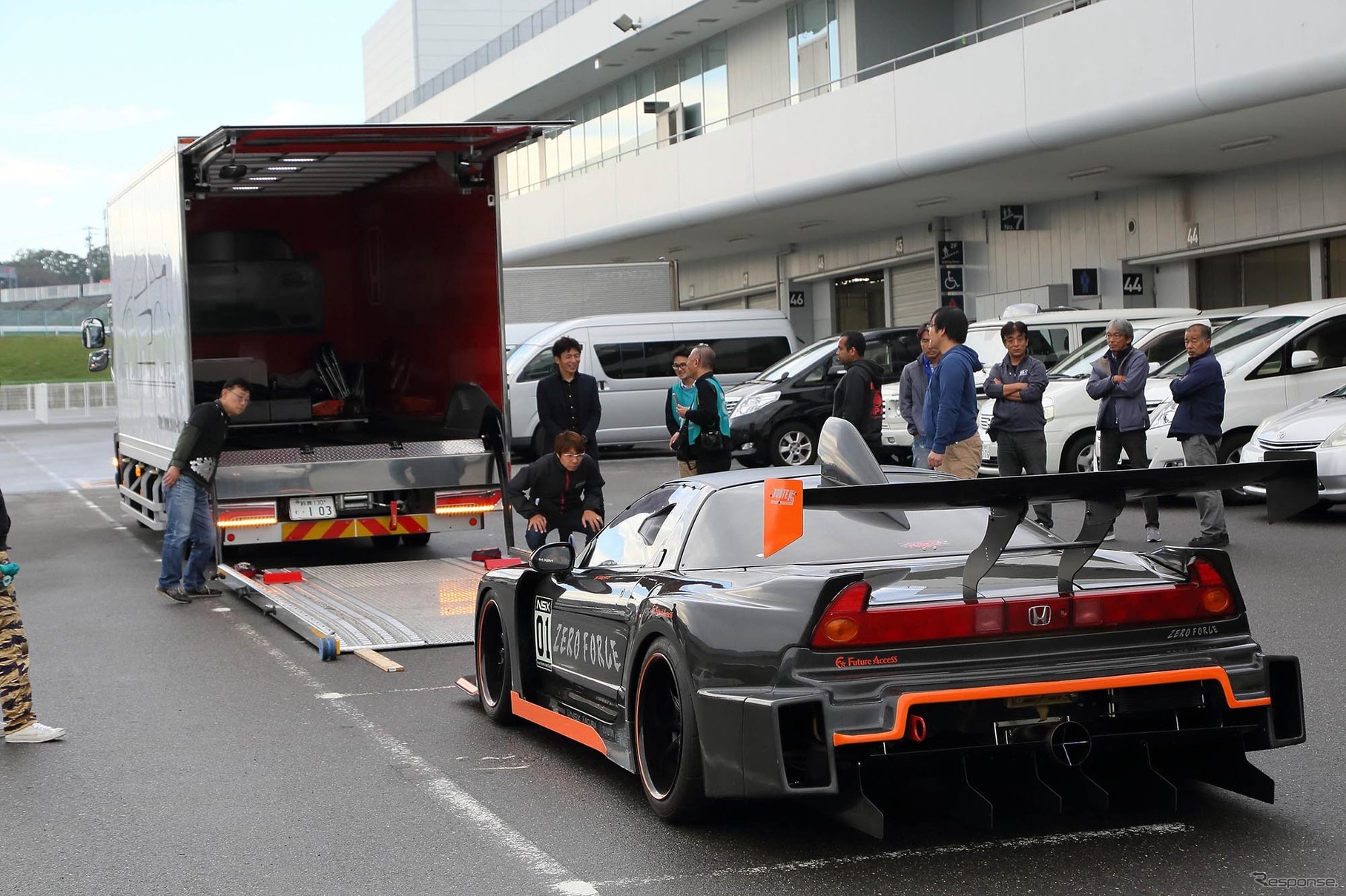 ルートKS が開発した「NSX 専用トランスポーター」