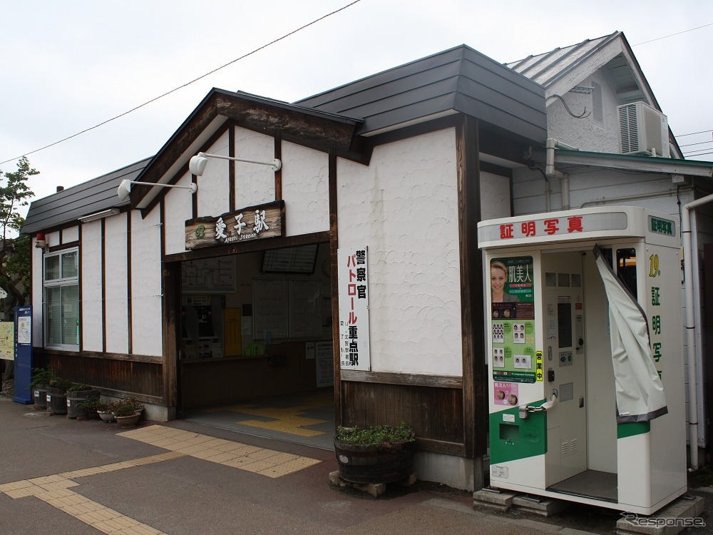1929年の開業時に建てられた駅舎（2015年7月撮影）は解体された。