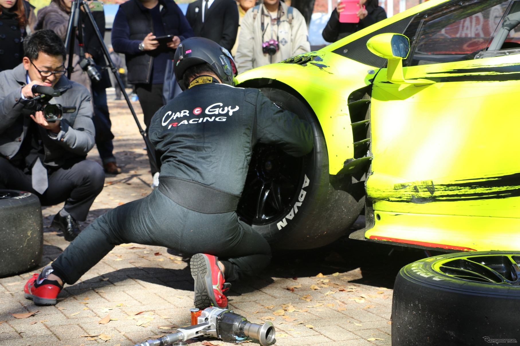 『SHIBUYA SPORTS CAR FES 2017』CARGUY ピットタイヤ交換デモンストレーション