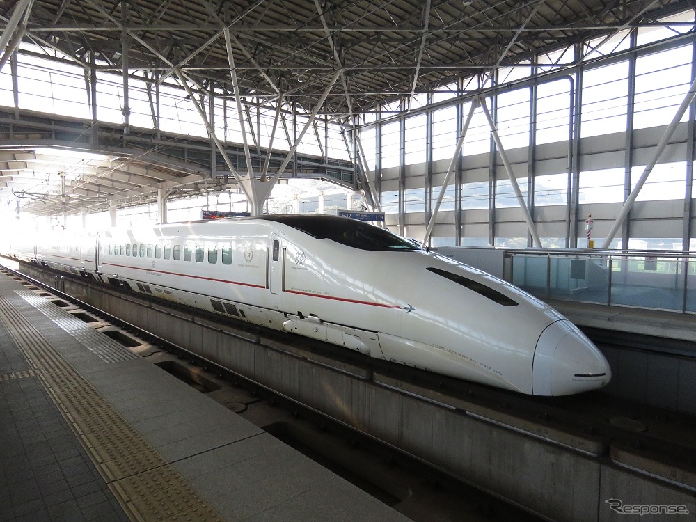 九州新幹線の新鳥栖駅。12月からは新鳥栖～新大牟田間のトンネル内でも携帯電話を使えるようになる。