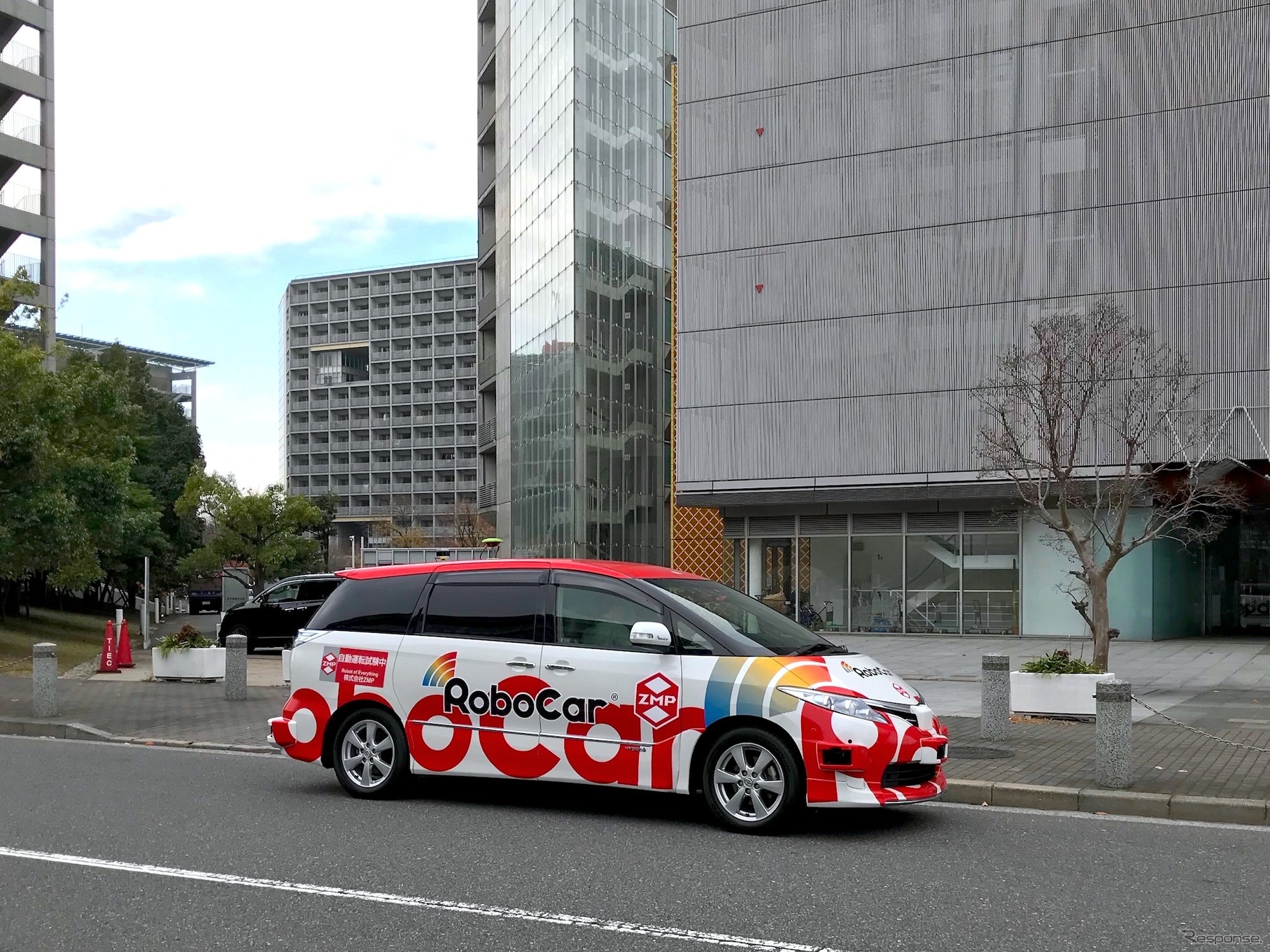 臨海都心で試験中の、ZMPのRoboCar