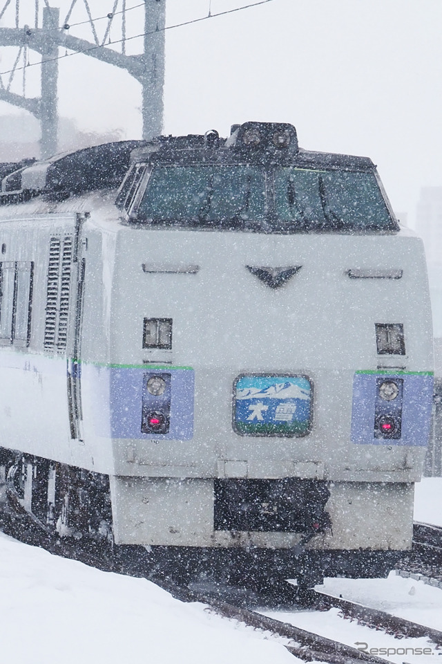上り1本で区間限定ながら、車内販売が復活する特急『大雪』。