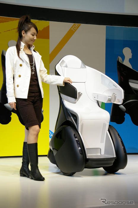 【東京モーターショー07】トヨタ i-REAL を先行公開