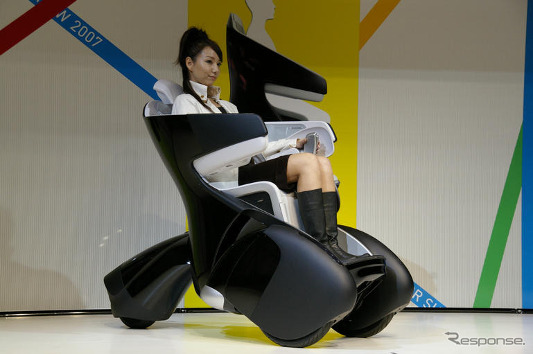 【東京モーターショー07】トヨタ i-REAL を先行公開