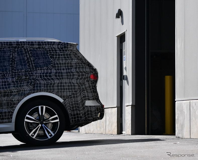 BMW X7の量産試作車