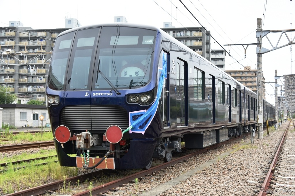 相鉄の20000系。営業運転開始は12月を目指していたが、2018年2月11日に変更された。