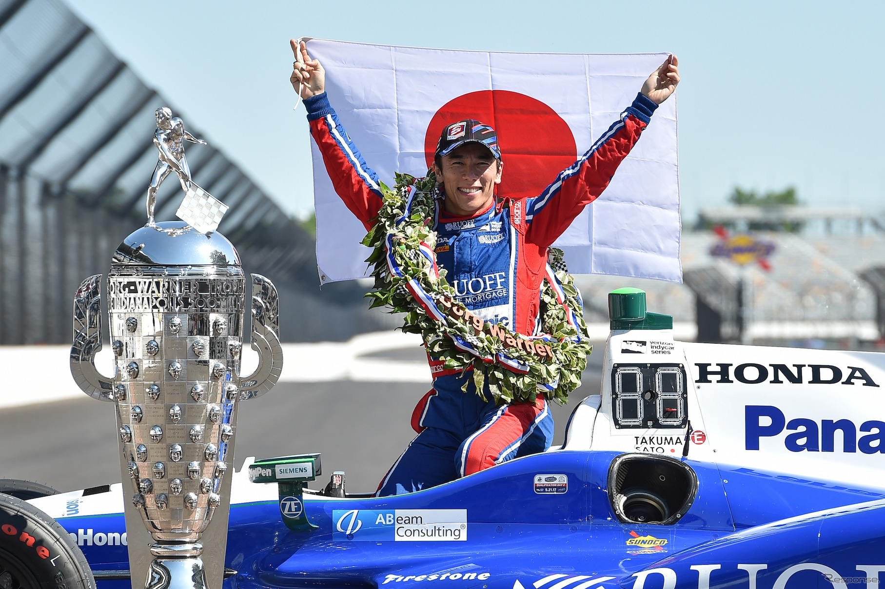 インディ500初優勝を果たした佐藤琢磨（5月）。