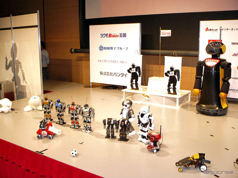 ロボット運動会07…元気よく入場行進