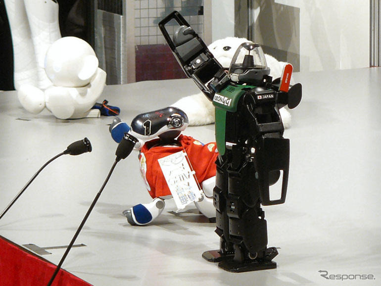 ロボット運動会07…元気よく入場行進