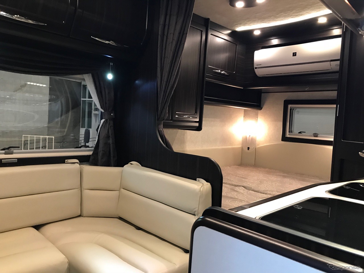 スタイリッシュさも大切!! ハイエースベースのキャブコンバージョンモデル、RVトラストの「BoleroV-max」は福利厚生に導入する企業もあるのだそうだ。