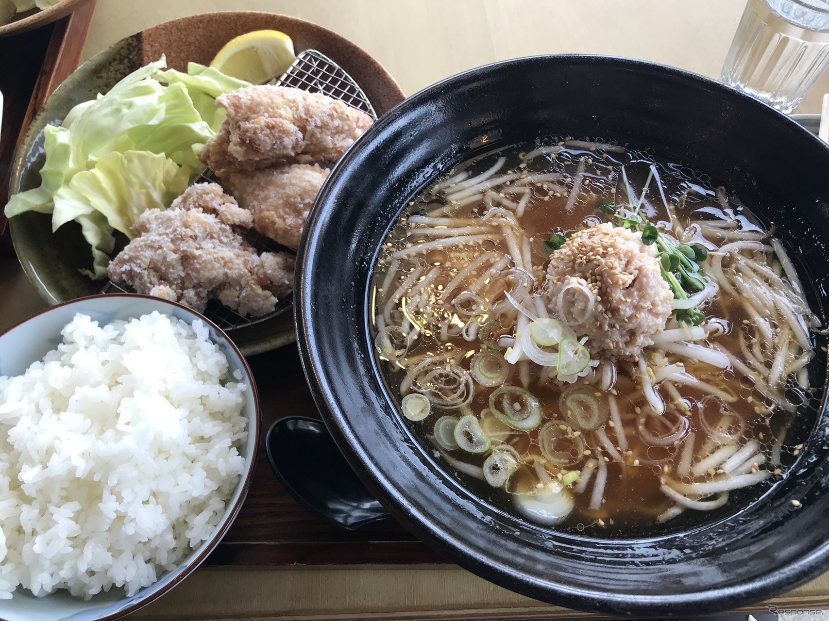 どうみても半分ではない半ラーメン。