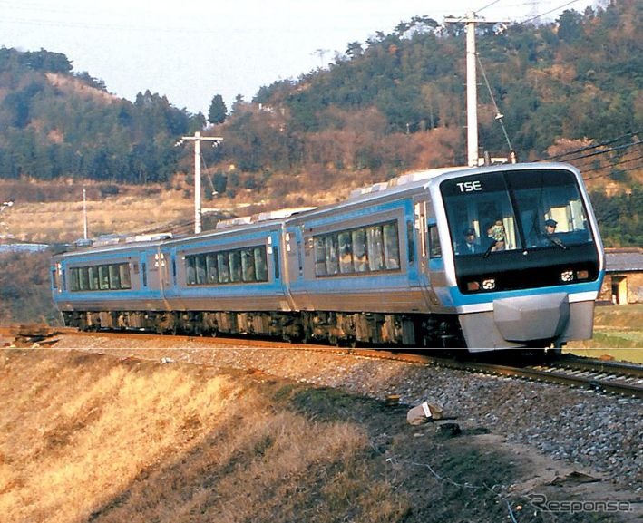 3月17日限りで定期運行を終了するTSE。カウントダウン乗車ツアーは、6月1日発が松山～宇和島間（1泊2日）、6月15日発が高松～高知間（1泊2日）、7月3日発が高松発着（日帰り）で実施。ツアーの詳細は、3月中旬頃からJR四国ツアーのウェブサイトで公開される。