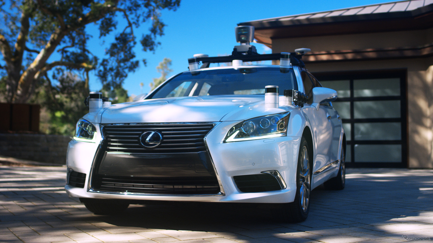 トヨタの自動運転実験車（レクサスLSベース）