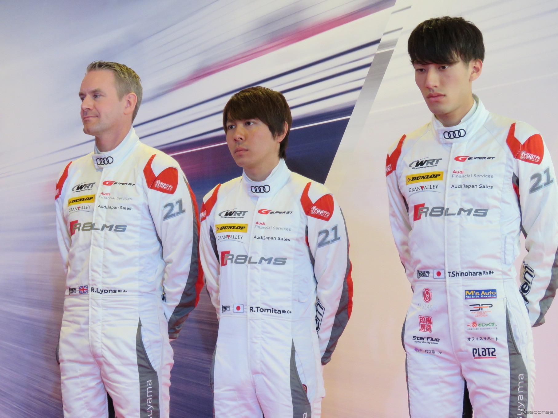 GT300クラスの#21 ヒトツヤマのドライバー。左からライアン、富田、篠原。