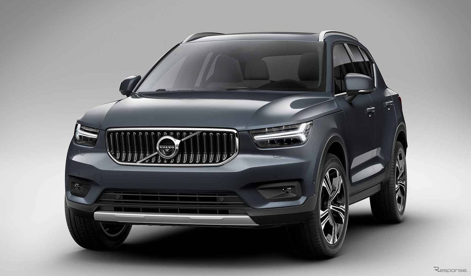 ボルボ XC40インスクリプション