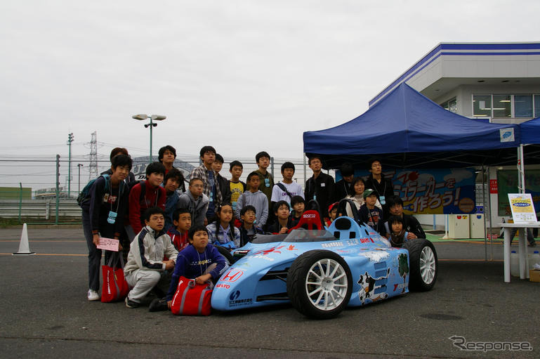 中学生が作った電気自動車、サーキットを走る…日本EVフェスティバル