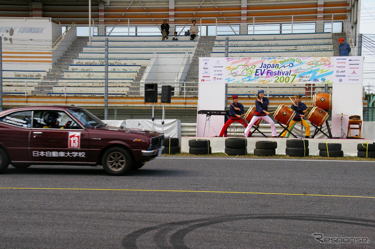 【写真蔵】手作り電気自動車で耐久レース…日本EVフェスティバル