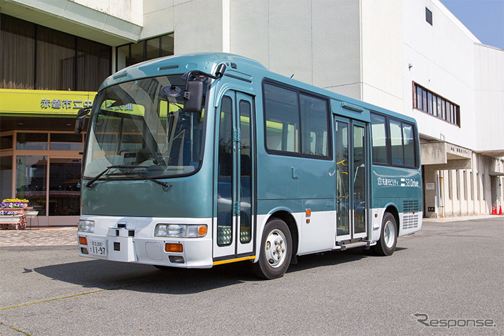 自動運転バスの車両外観（ラッピング施工前のため、試乗会開催時と異なる）