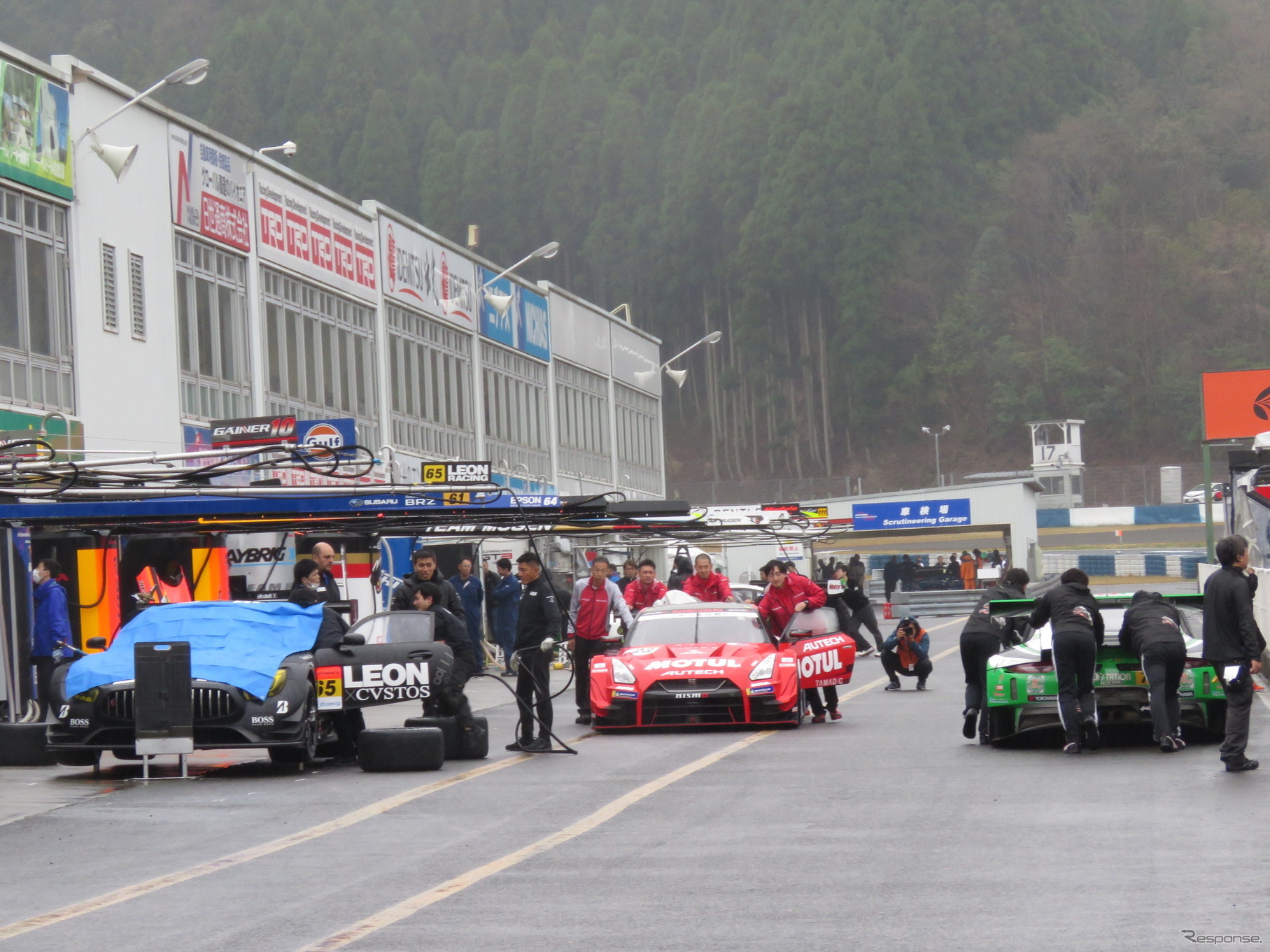 SUPER GT開幕戦岡山、金曜搬入作業の模様。
