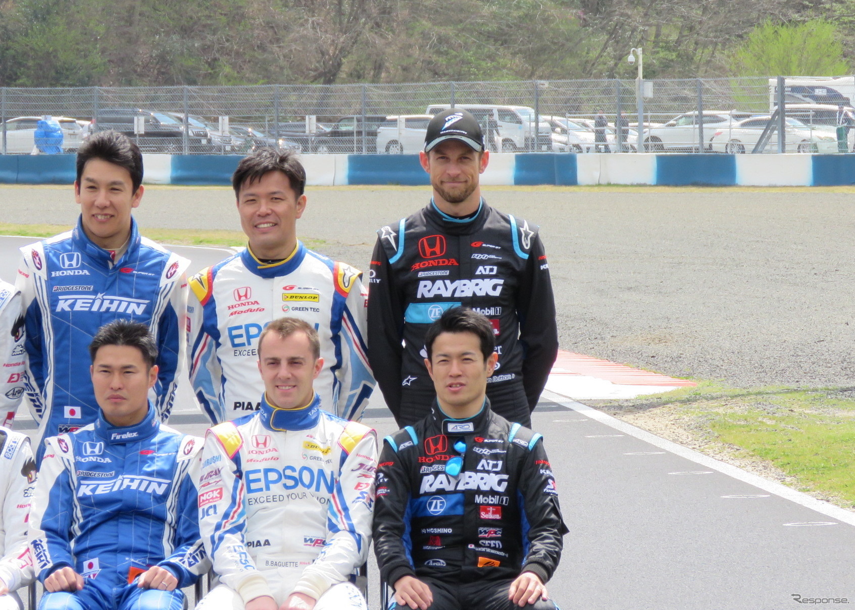 ジェンソン・バトン（後列右端）がついにSUPER GTフル参戦を開始。
