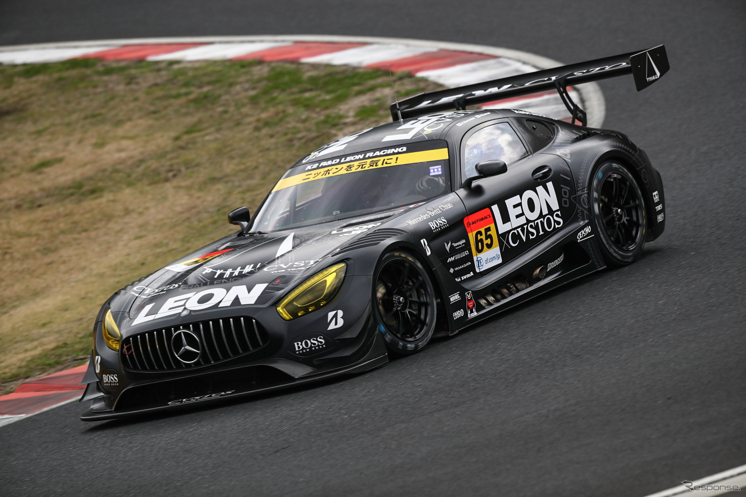 GT300クラス予選4位の#65 メルセデス。
