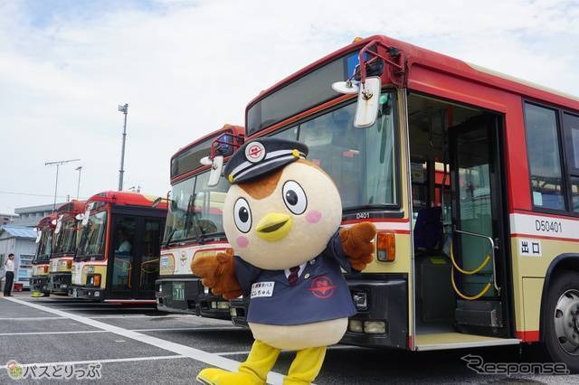 第1回優勝キャラクター、西東京バスの「にしちゅん」（今回は不参加）。