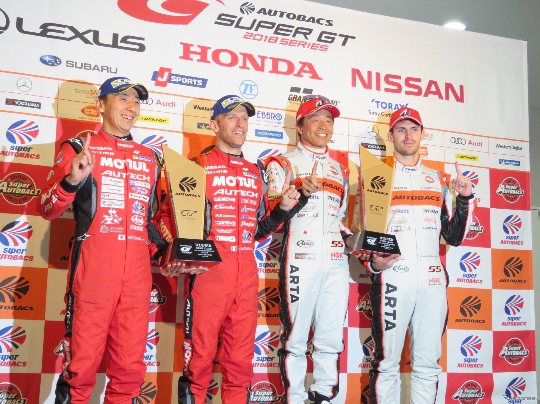 左からGT500優勝の松田、クインタレッリ、GT300優勝の高木、ウォーキンショー。