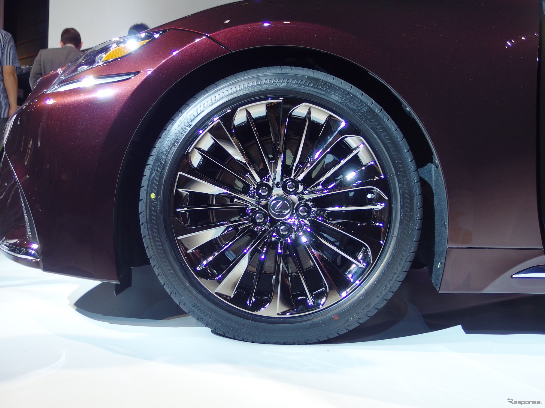 プリヂストンタイヤ(レクサスLS)