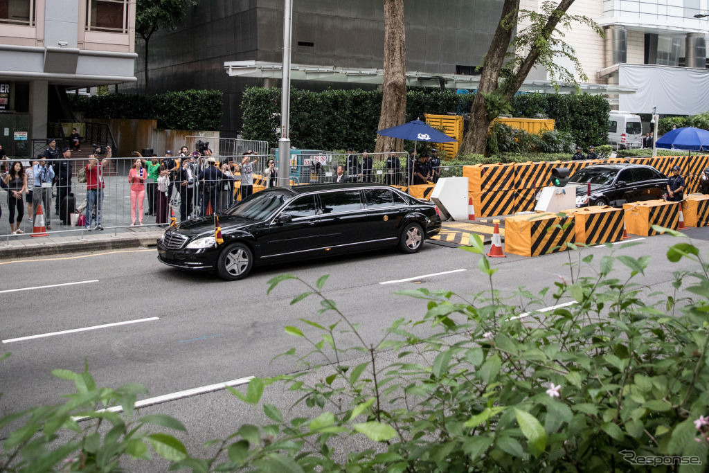 6月12日、宿泊ホテルを出て会談会場に向かう金委員長　(c) Getty Images